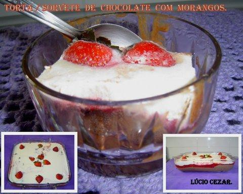 Torta sorvete de chocolate com morangos