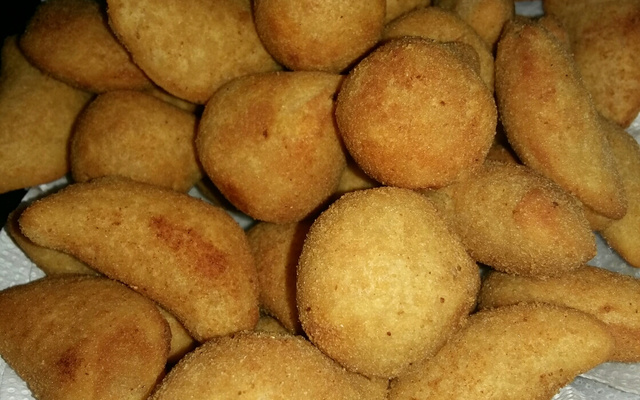 Salgadinho de festa (risóles, bolinha de queijo, coxinha)