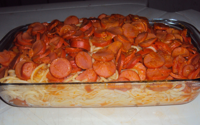 Macarrão com molho de salsicha