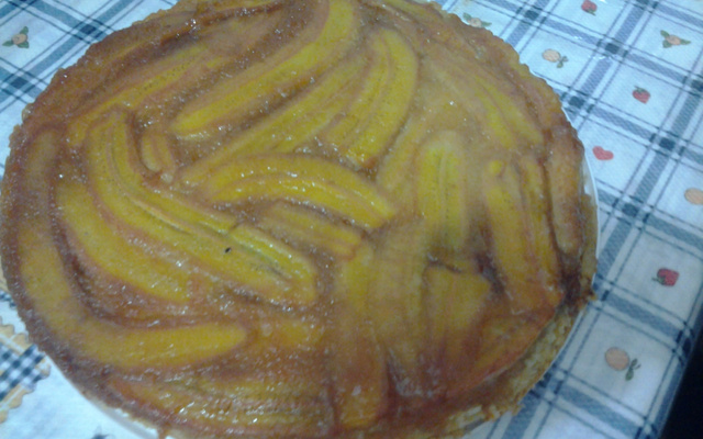 Bolo de banana caramelada
