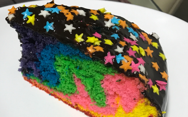 Bolo arco-íris
