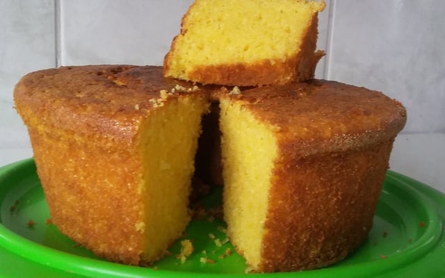 Bolo de milho com milharina e coco