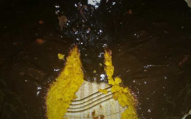 Bolo de cenoura com calda de chocolate