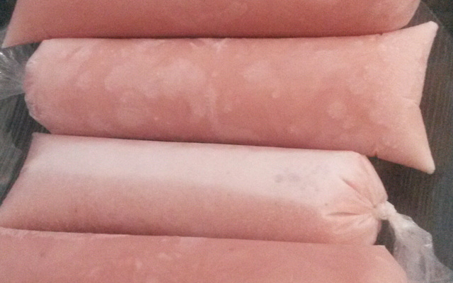 Sacolé cremoso de morango