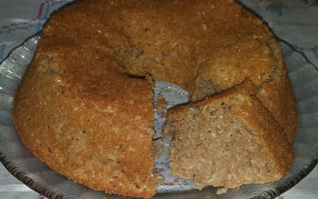 Bolo de farinha de mandioca crua