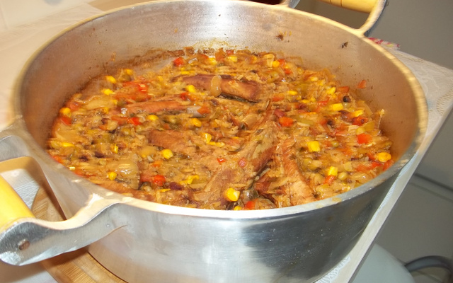 Arroz com costelinha suína caipira