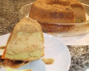 Bolo cremoso de milho e amendoim