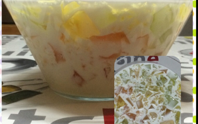 Cubos de gelatina com leite condensado