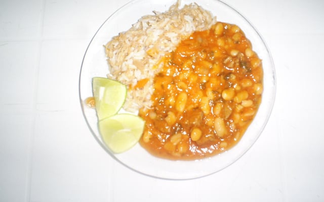 Feijão branco ao molho de tomate