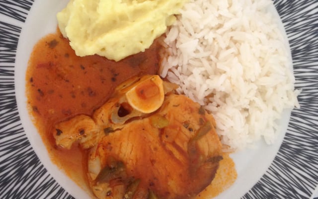 Cação ao molho vermelho