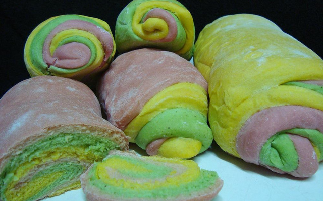 Pão colorido da Jussara