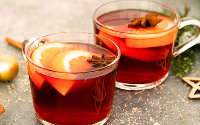Quentão de vinho simples e rápido com sabor caramelizado
