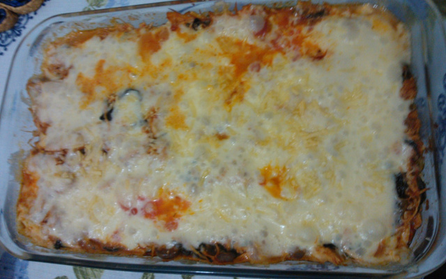 Abobrinha gratinada com frango e espinafre