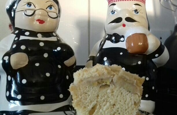 Cuca de banana e farofa (não precisa de batedeira e nem liquidificador)