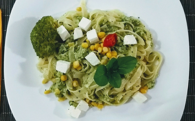 Penne ao molho pesto