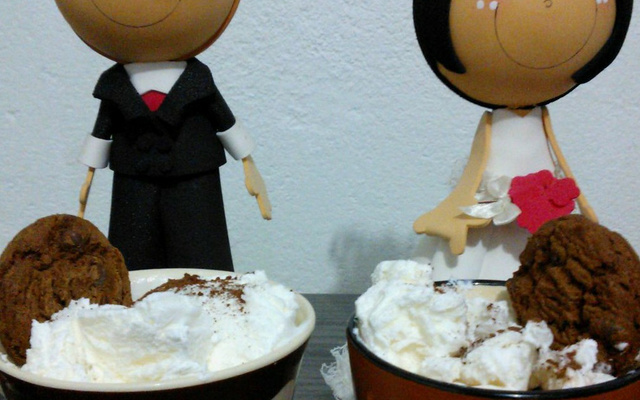Chocolate quente simples com chantilly caseiro