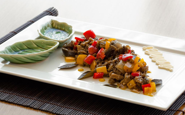 Antepasto delicioso de berinjela