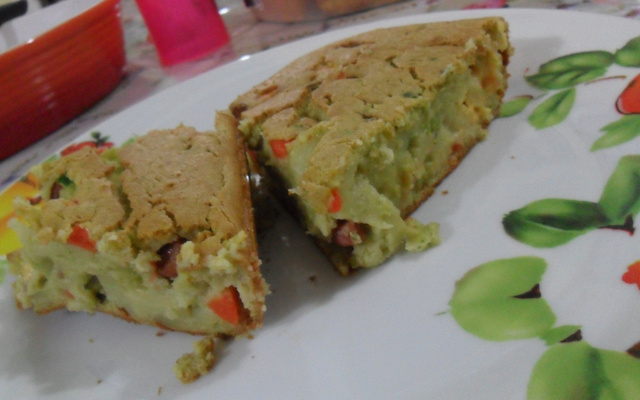 Torta de legumes com calabresa defumada