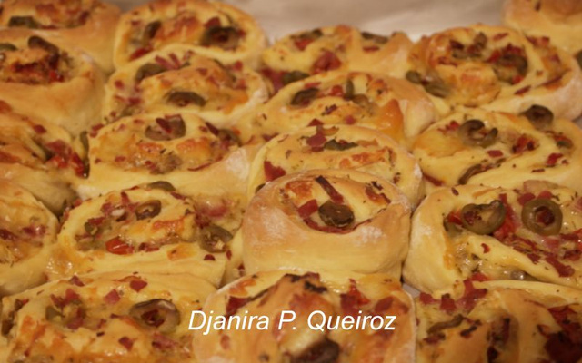 Caracóis de presunto e queijo