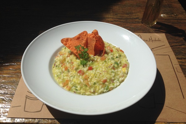 Risoto de abacate com crocante de milho e páprica