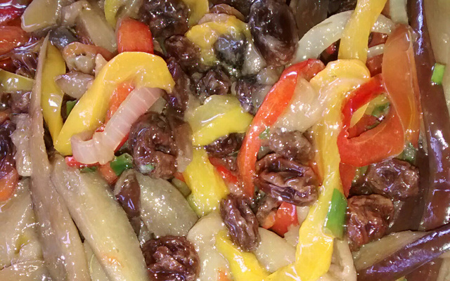 Salada de berinjela picante e deliciosa