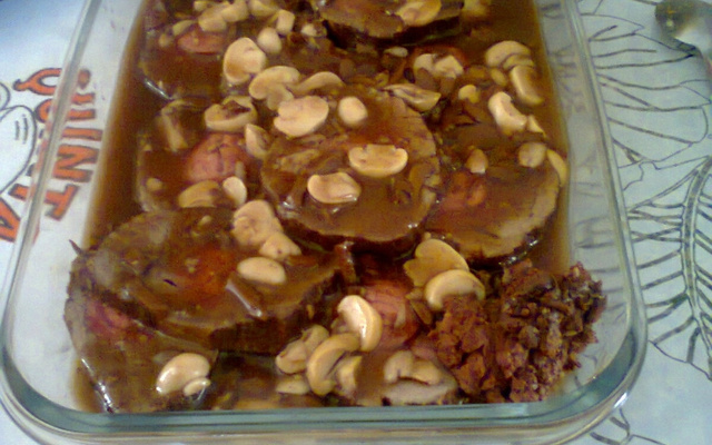 Lagarto recheado ao molho madeira