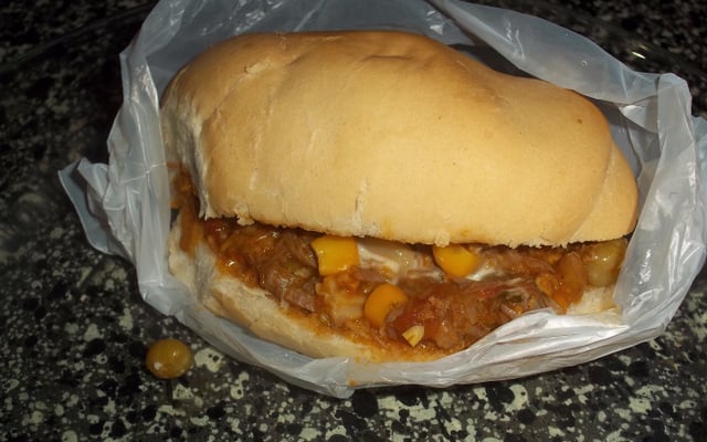 Sanduíche de carne cremoso