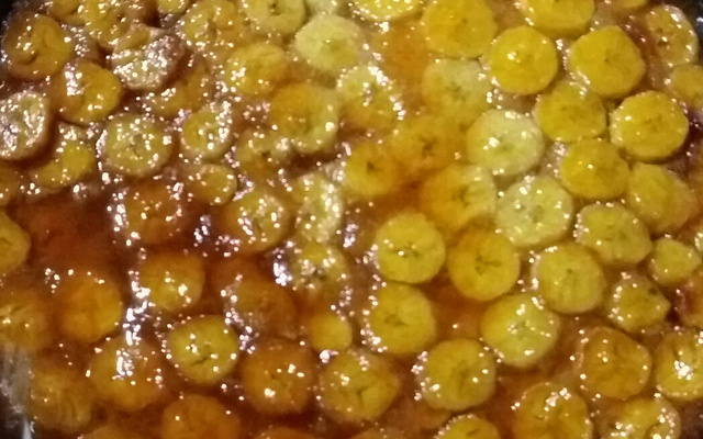 Bolo de banana caramelizada sensacional