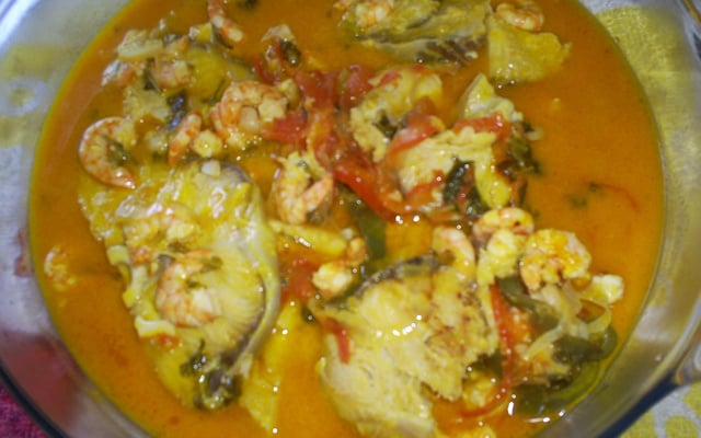 Moqueca de peixe e camarão
