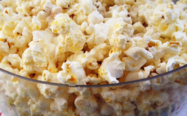 Pipoca de micro-ondas com milho comum