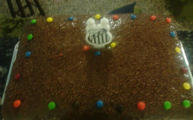 Bolo de brigadeiro com M&M's