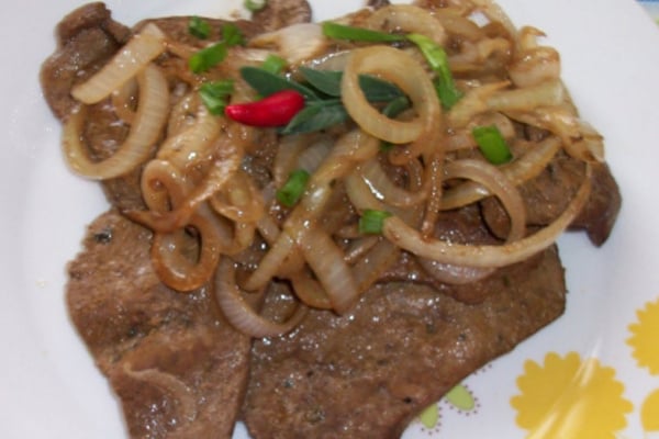 Fígado frito, acebolado