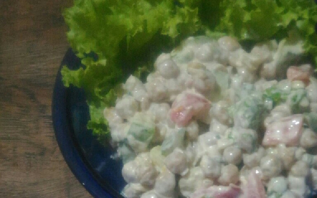 Salada de grão-de-bico e abobrinha