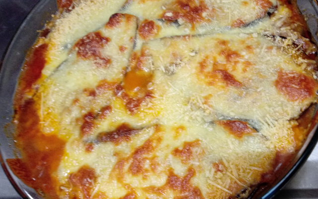 Lasanha de berinjela à bolonhesa
