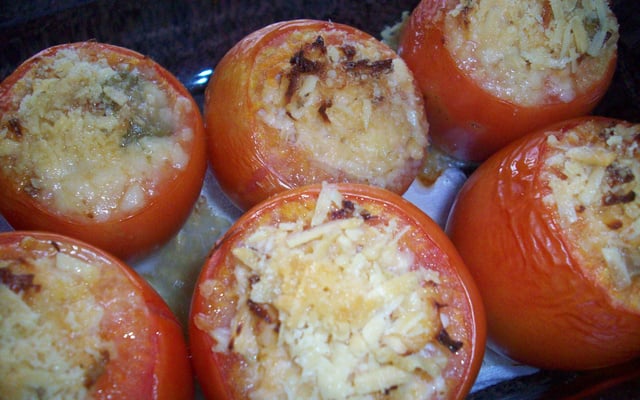 Tomate assado com recheio cremoso