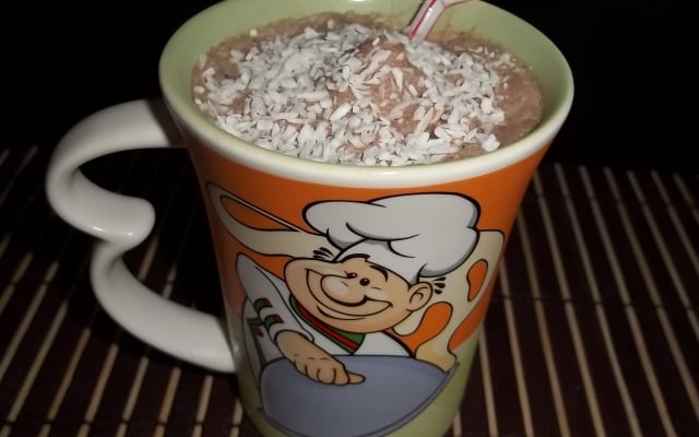 Bebida de chocolate com leite de coco
