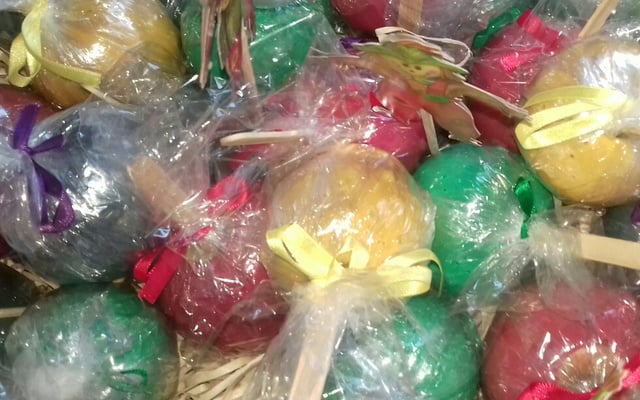 Maçã do amor colorida