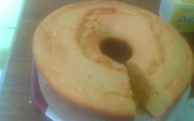 Broa cremosa de fubá com queijo e coco