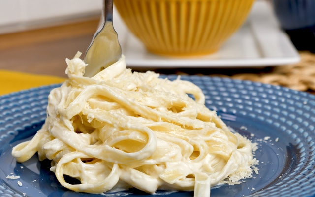 Macarrão alfredo fácil