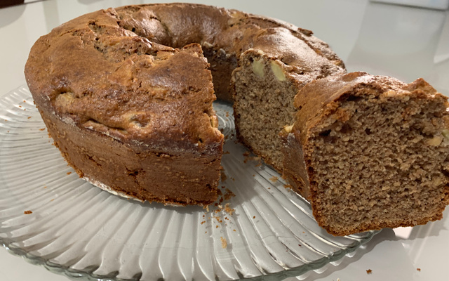 Bolo integral de maçã e castanhas (multi-processador)