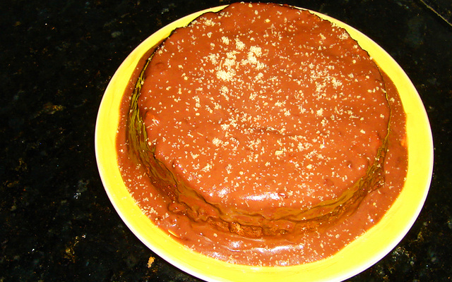 Bolo de goiaba coberto com bechamel de chocolate