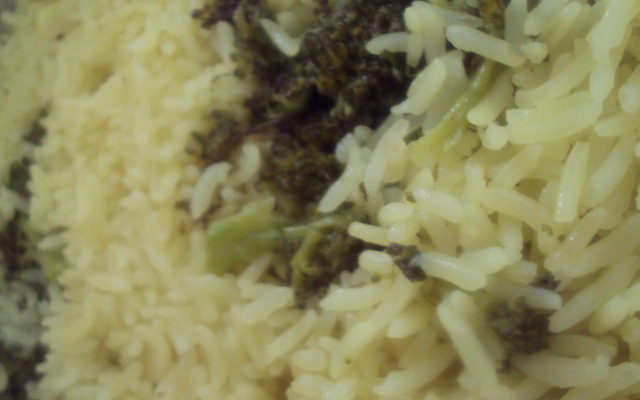 Arroz com brócolis e açafrão