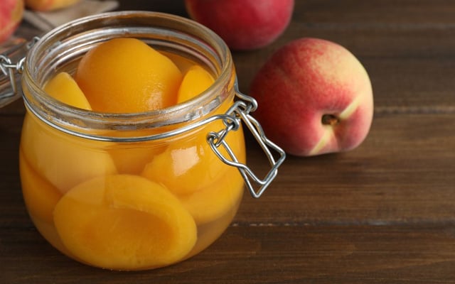 Pêssego em calda caseiro