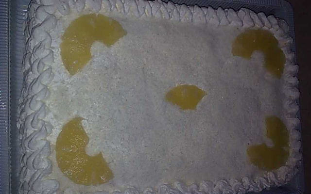 Rocambole de coco e brigadeiro branco