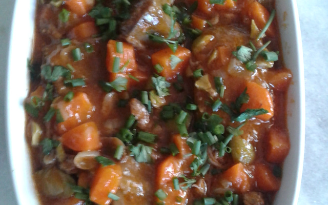 Língua de porco ao molho de cenoura