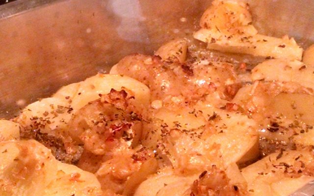 Batata assada com alho e azeite