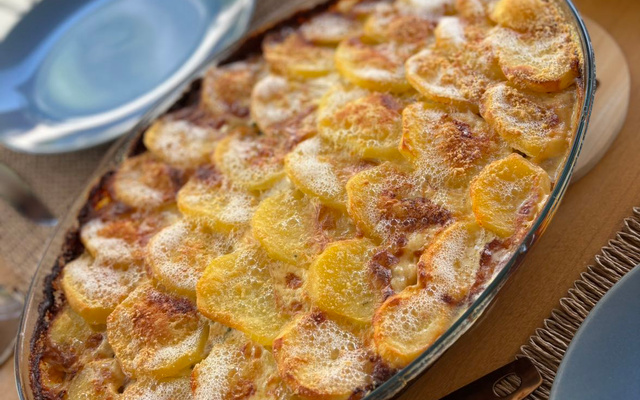Gratinado de batata e carne de sol