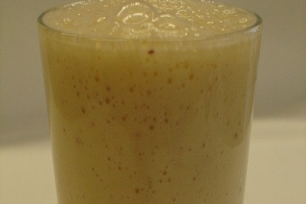 Vitamina de Ades banana com maçã e pera