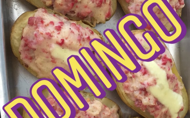 Batata recheada de linguiça