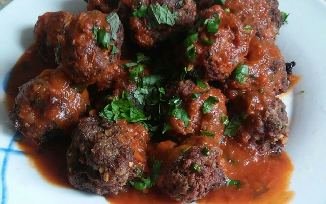 Bolinho de carne moída recheada